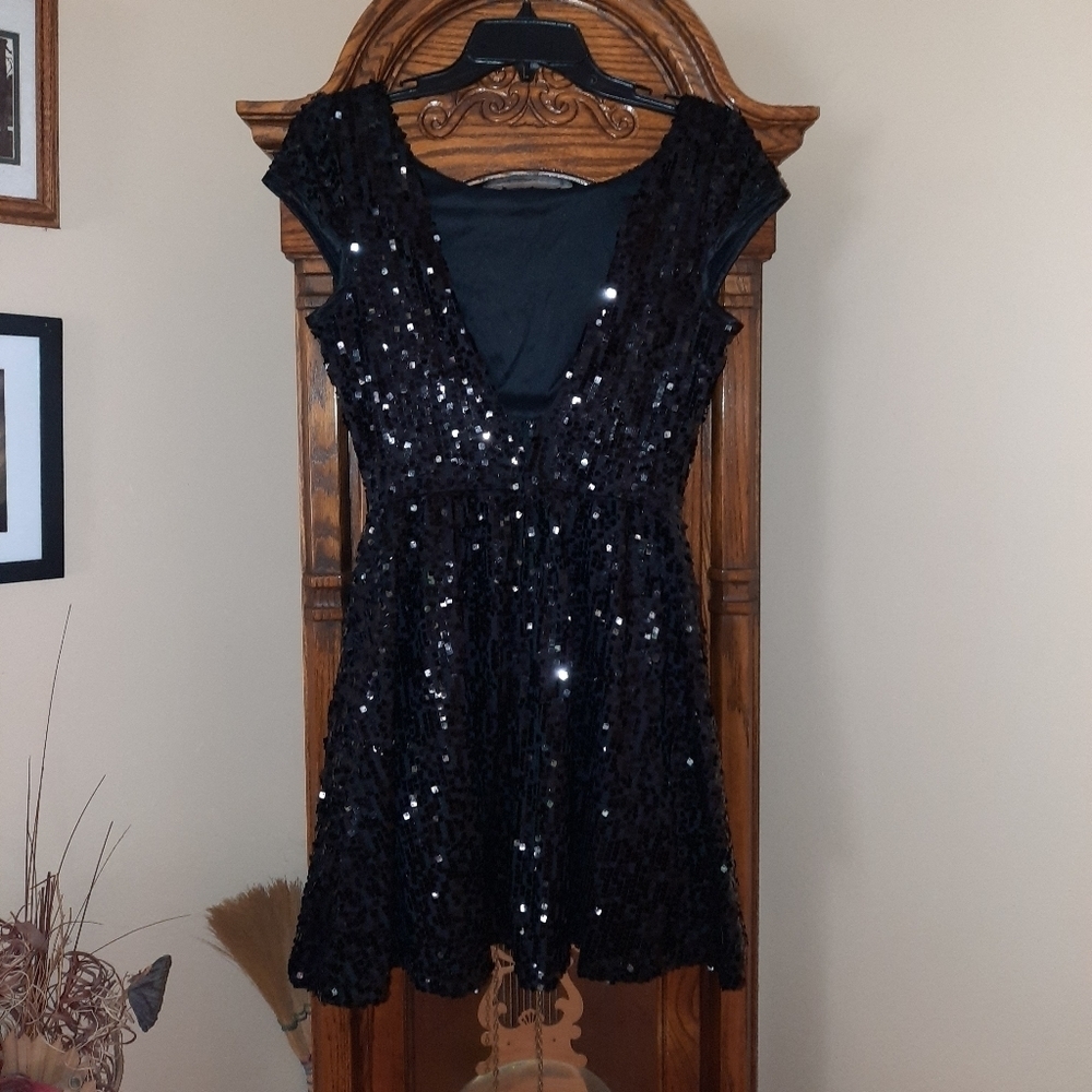 Windsor Women's sequin Cocktail dress - Picture 4 of 8